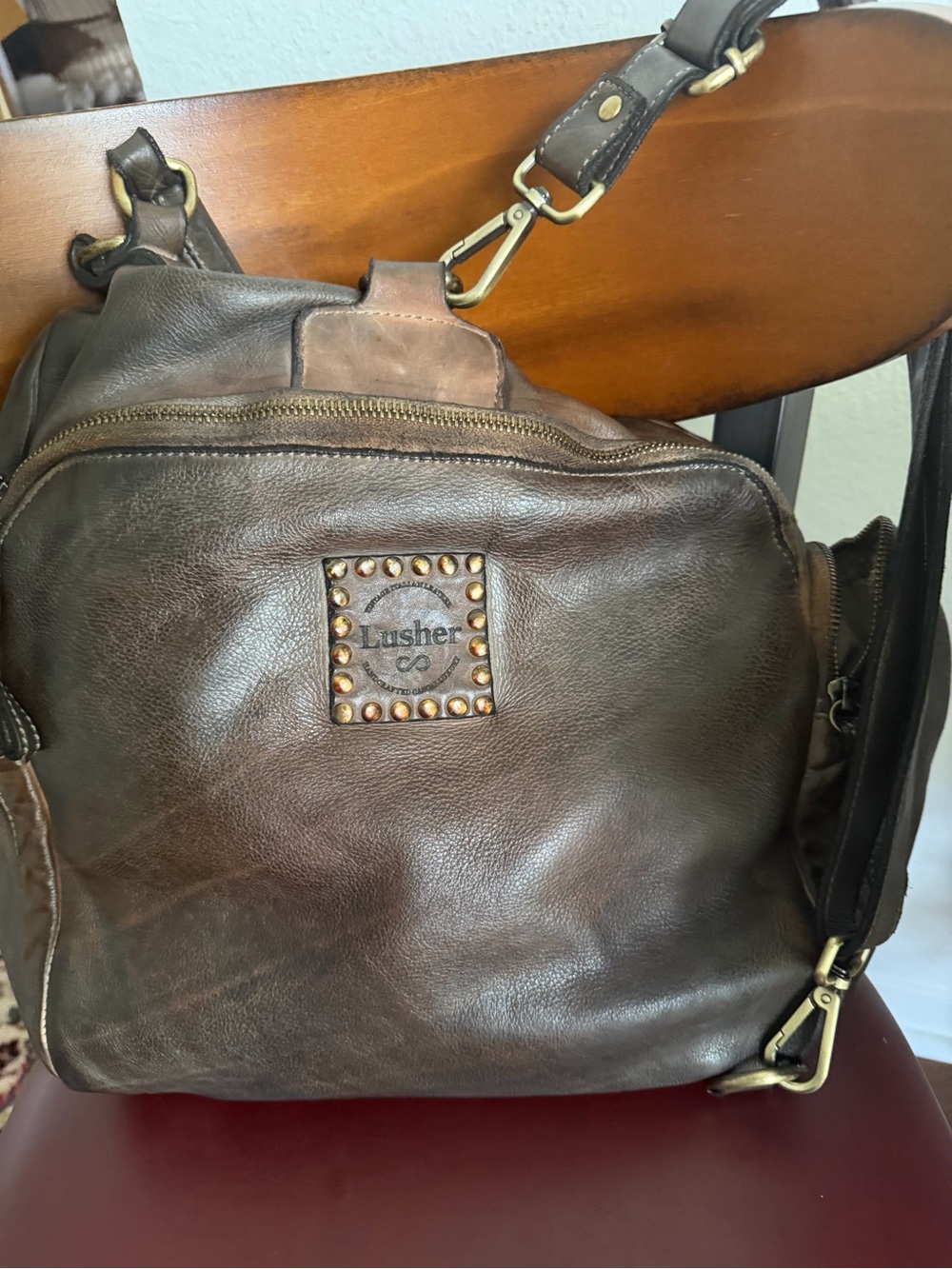 Vintage-Inspired Brown Leather Shoulder Bag - Picture 10 of 13